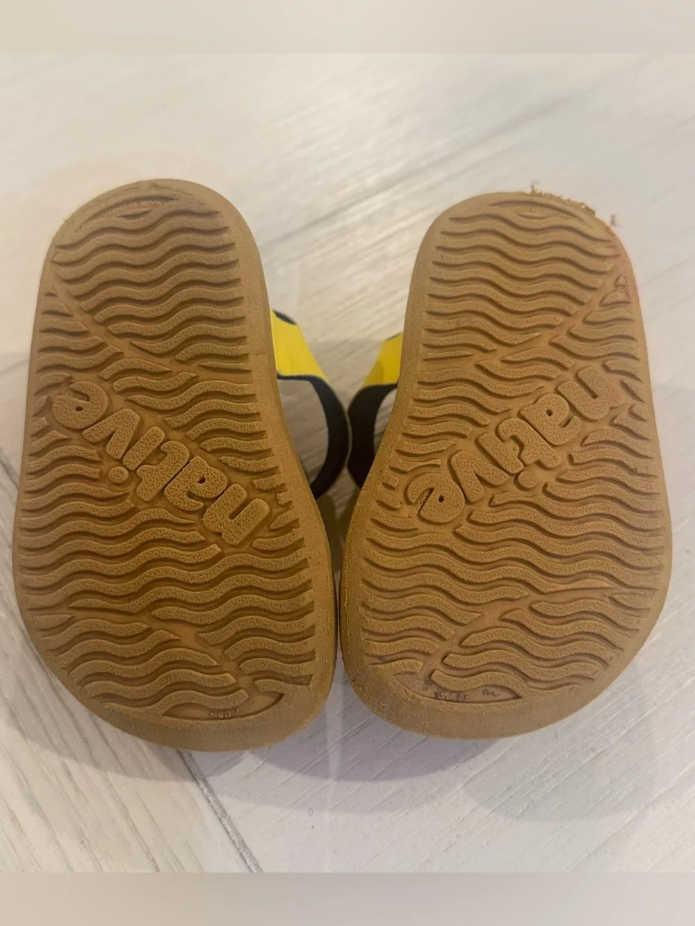 Native Kids' Yellow and Blue Velcro Charley Sandals Size C5